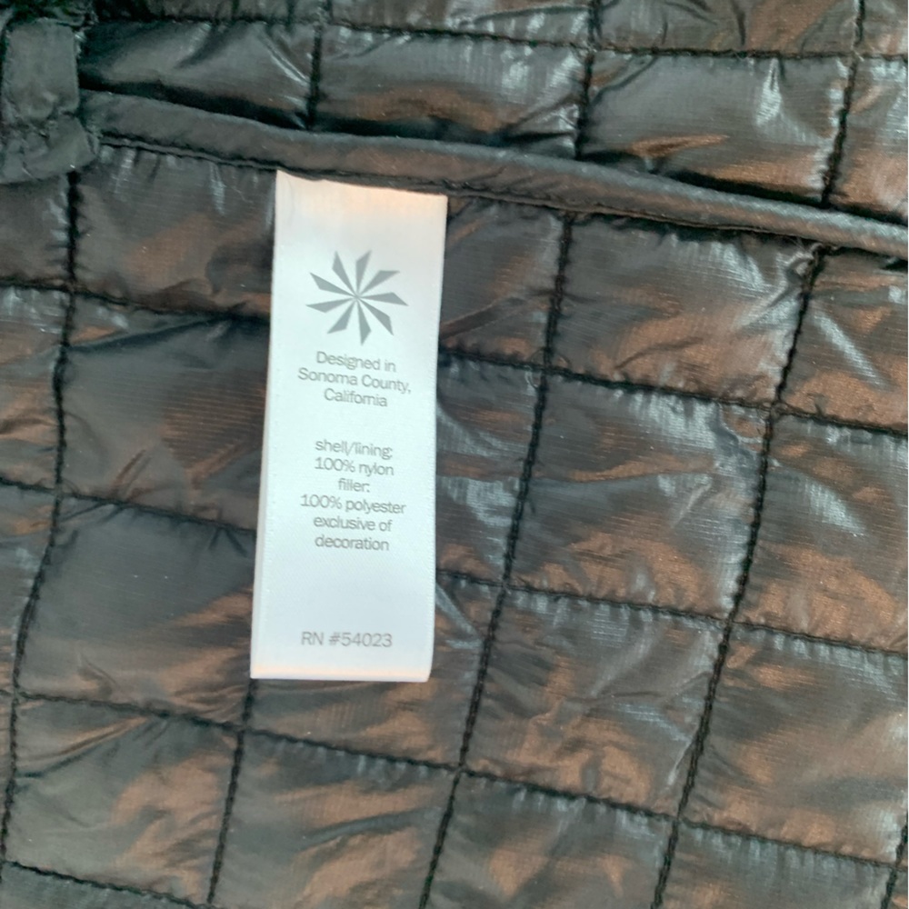Athleta lightweight puffer jacket - Picture 7 of 7